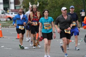 Marine Corps Marathon scenes in Pentagon City (photo by ARLnow.com)