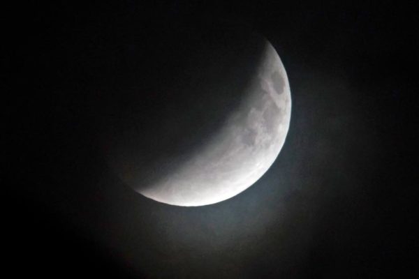 Lunar eclipse (Flickr pool photo by Wolfkann)