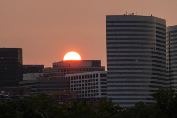 Sunset over Rosslyn (Flickr pool photo by Wolfkann)