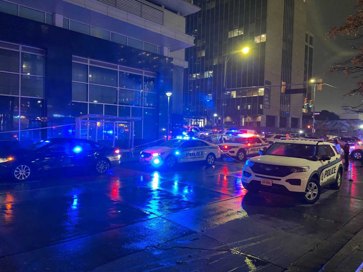BREAKING: Suspect dies after police shooting at Rosslyn Metro station ...