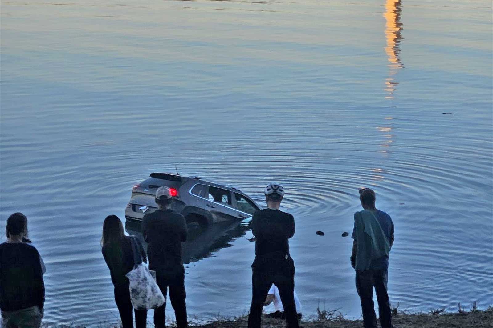 NEW: Driver rescued after SUV careens into Potomac along GW Parkway ...