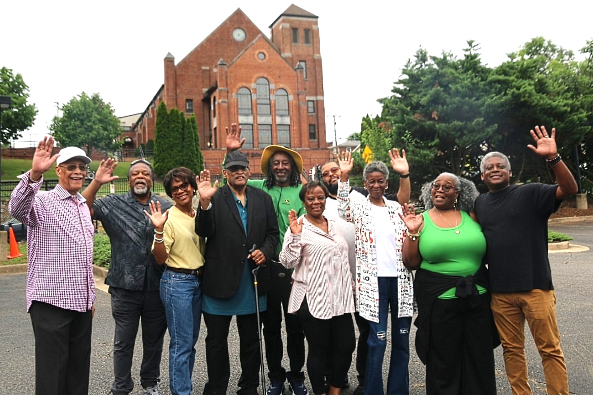 Members of the Mount Zion Baptist Church congregation in Green Valley prepare to depart for Pittsburgh (staff photo by Scott McCaffrey) | ARLnow