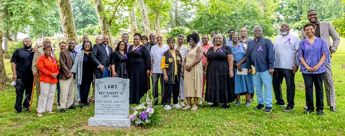 Mount Zion parishioners at grave of Rev. Robert Laws (photo courtesy George Medley) | ARLnow