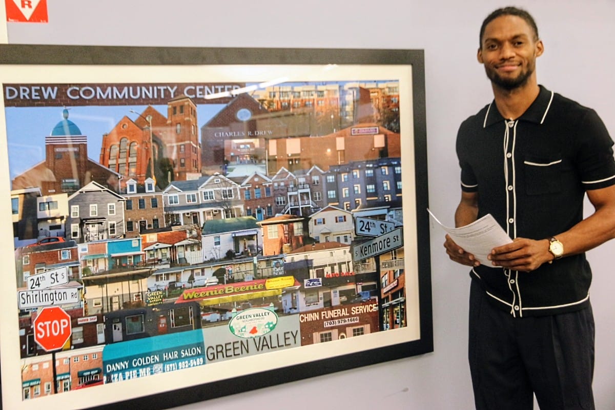 reidan_collage　0925 Local artist presents 'time capsule' photo collages of Arlington's