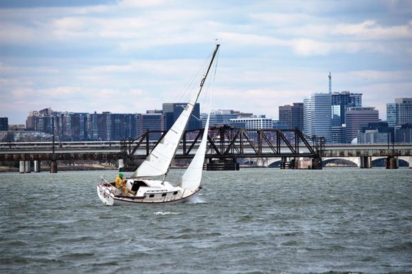 A small sailboat on the Potomac (photo by Sunday Money)