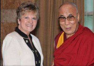 Pet psychic Diane Roadcap with the Dalai Lama (photo via Arlington Metaphysical Chapel)